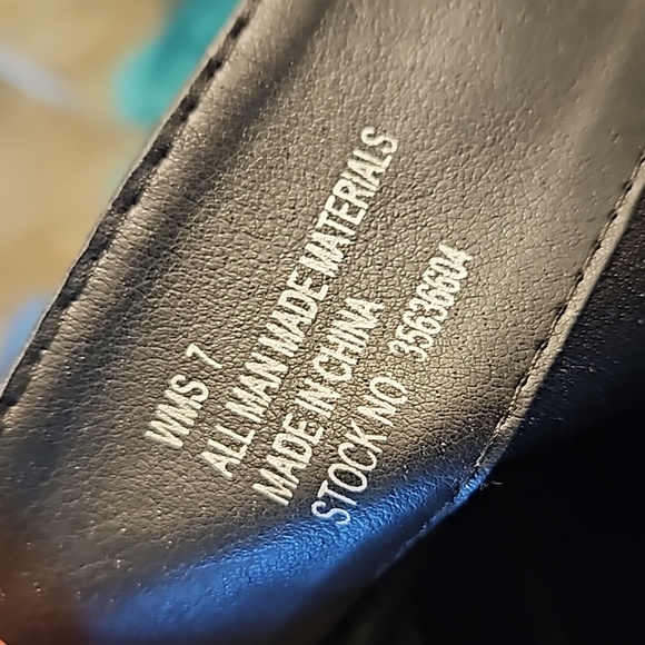 Boots - Picture 6 of 7